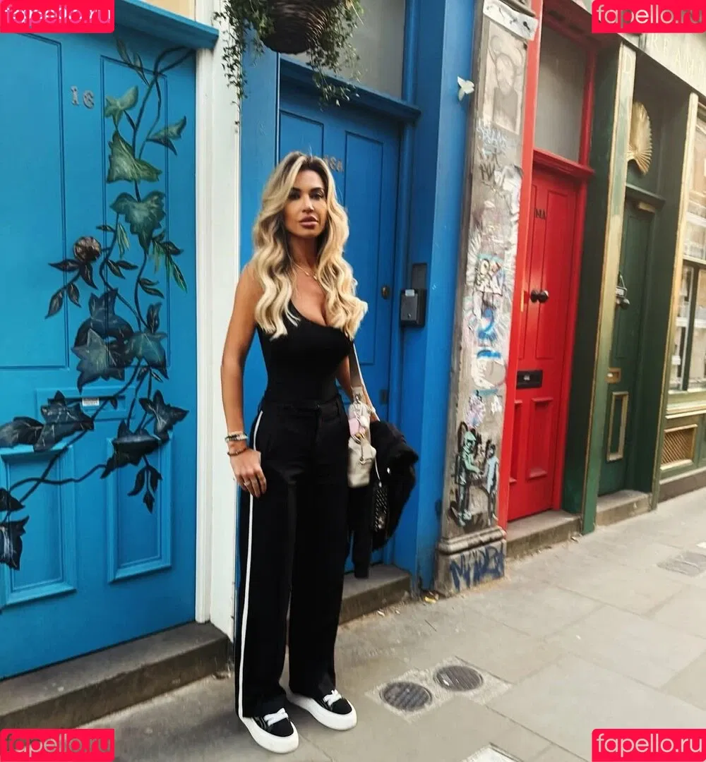 Christine McGuinness / mrscmcguinness Onlyfans Photo Gallery 