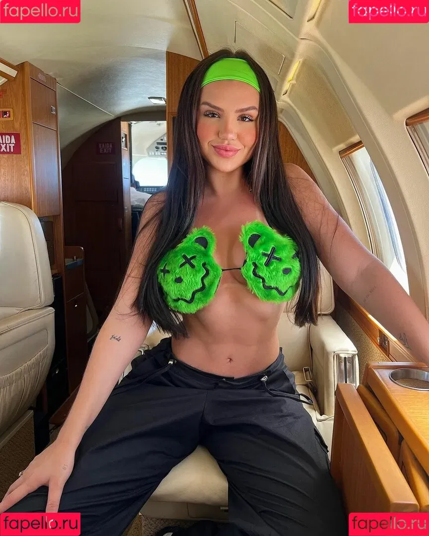 Vivi Wanderley / vivi / vivitarantino Onlyfans Photo Gallery 