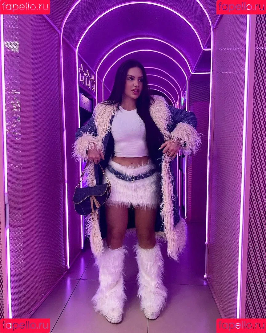 Vivi Wanderley / vivi / vivitarantino Onlyfans Photo Gallery 