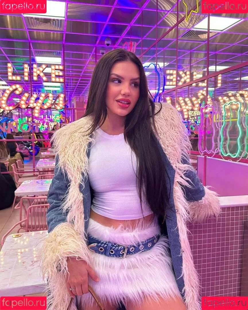 Vivi Wanderley / vivi / vivitarantino Onlyfans Photo Gallery 
