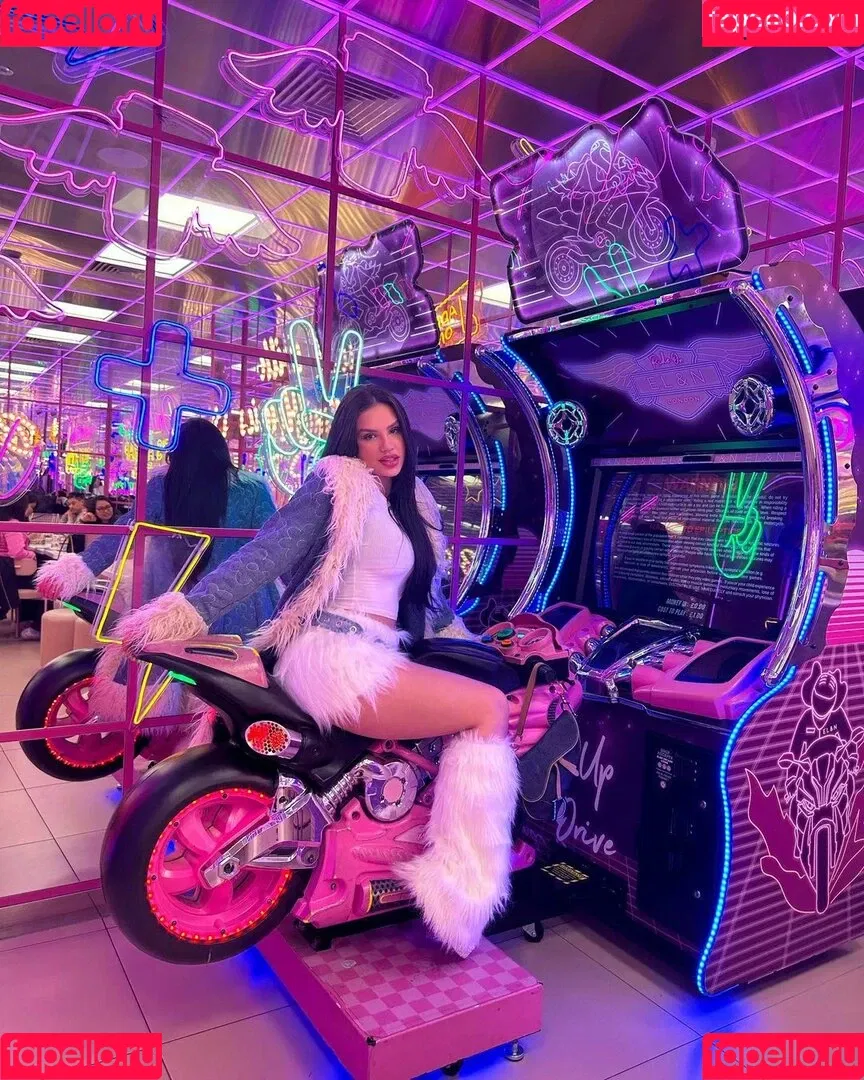 Vivi Wanderley / vivi / vivitarantino Onlyfans Photo Gallery 