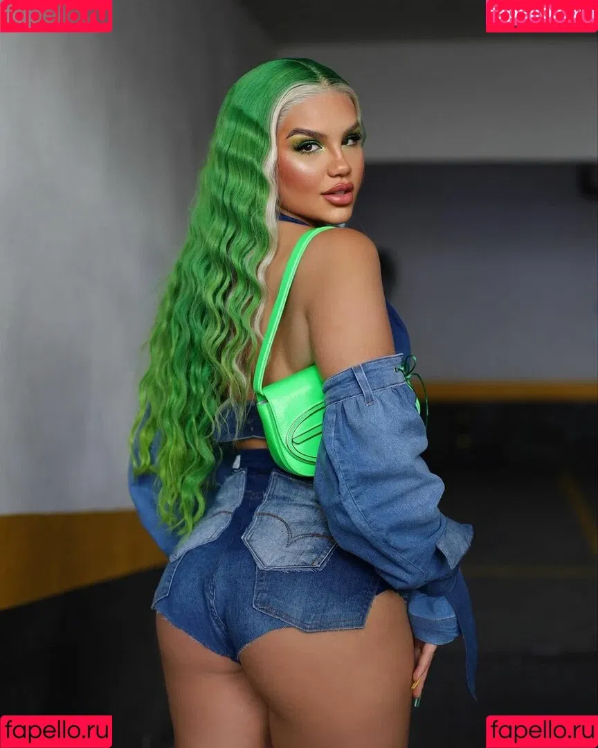 Vivi Wanderley / vivi / vivitarantino Onlyfans Photo Gallery 