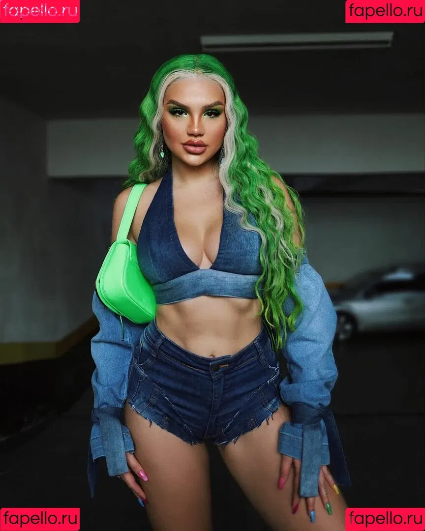 Vivi Wanderley / vivi / vivitarantino Onlyfans Photo Gallery 