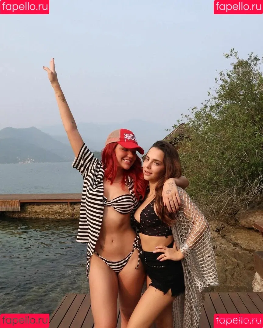 Vivi Wanderley / vivi / vivitarantino Onlyfans Photo Gallery 
