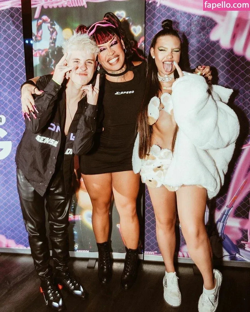 Vivi Wanderley / vivi / vivitarantino Onlyfans Photo Gallery 