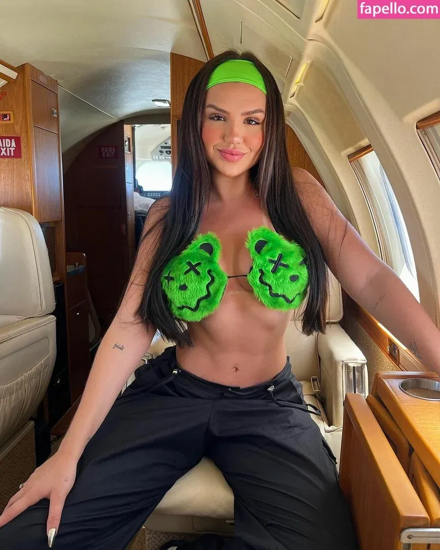 Vivi Wanderley / vivi / vivitarantino Onlyfans Photo Gallery 