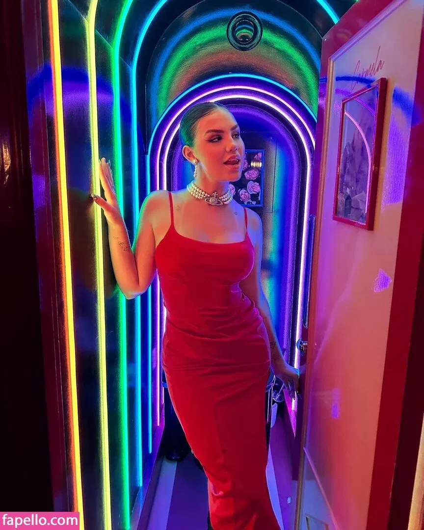 Vivi Wanderley / vivi / vivitarantino Onlyfans Photo Gallery 