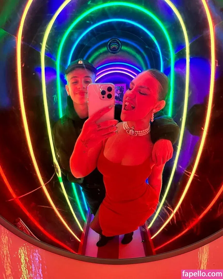 Vivi Wanderley / vivi / vivitarantino Onlyfans Photo Gallery 