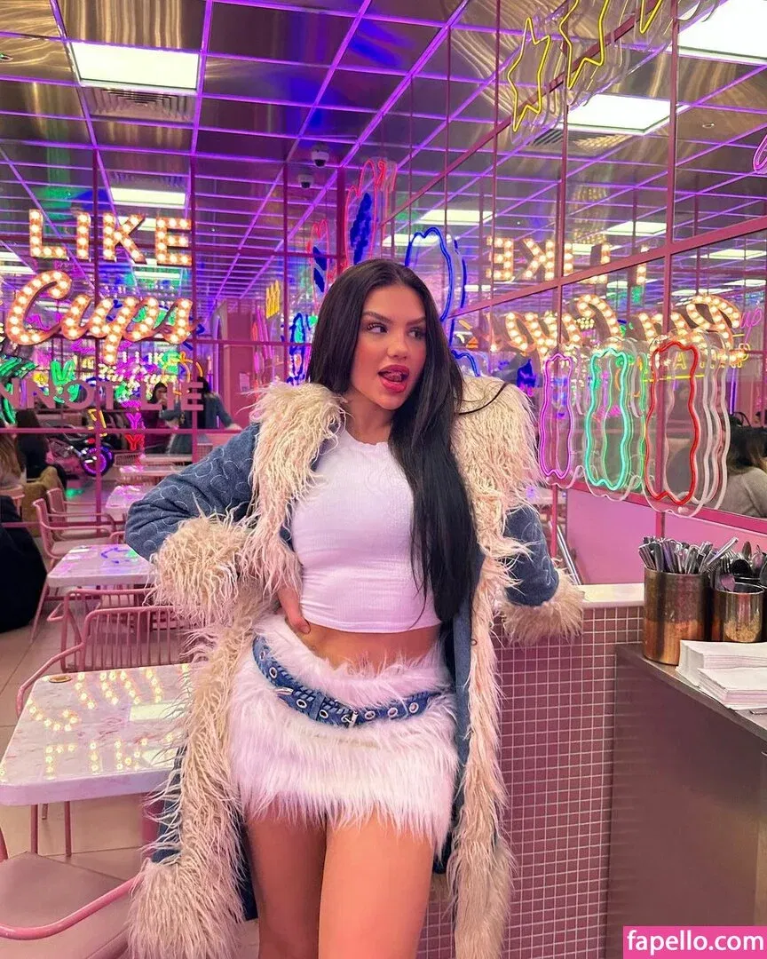 Vivi Wanderley / vivi / vivitarantino Onlyfans Photo Gallery 