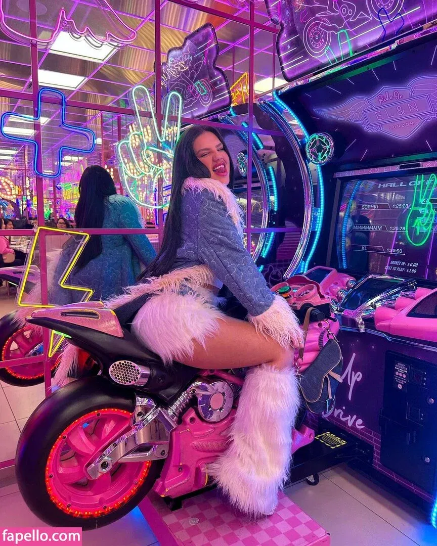 Vivi Wanderley / vivi / vivitarantino Onlyfans Photo Gallery 