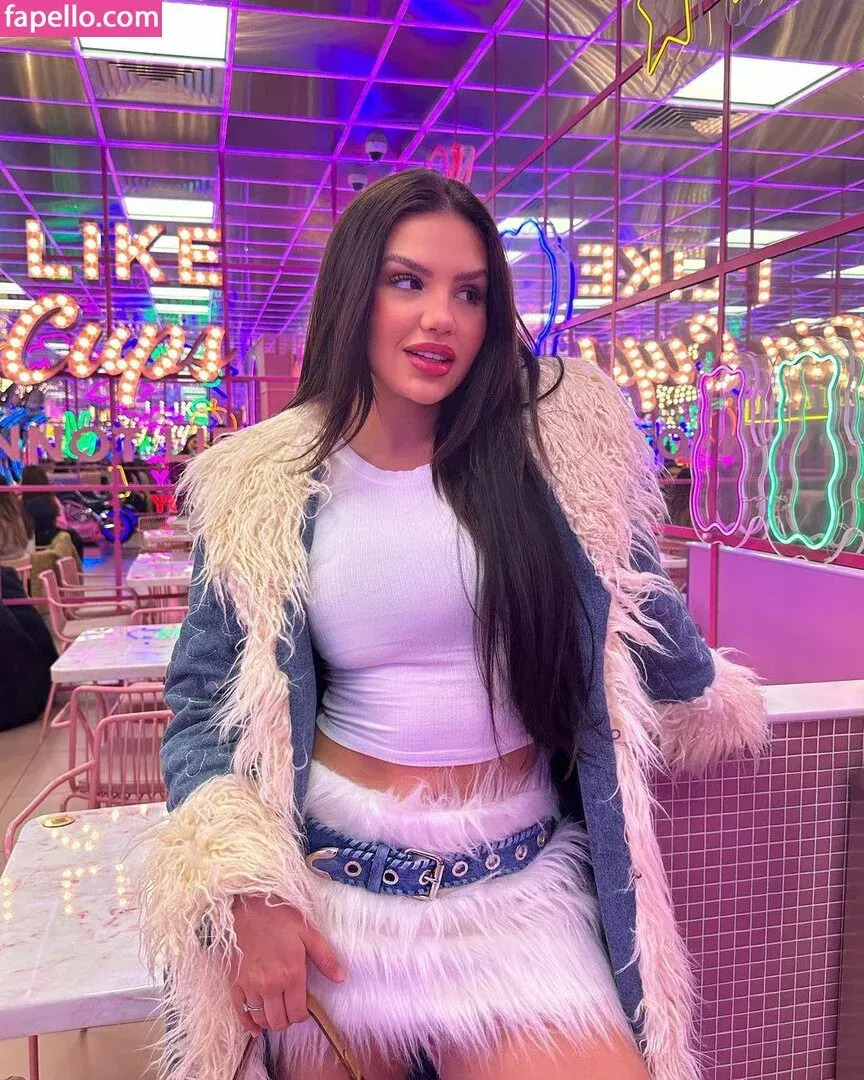 Vivi Wanderley / vivi / vivitarantino Onlyfans Photo Gallery 