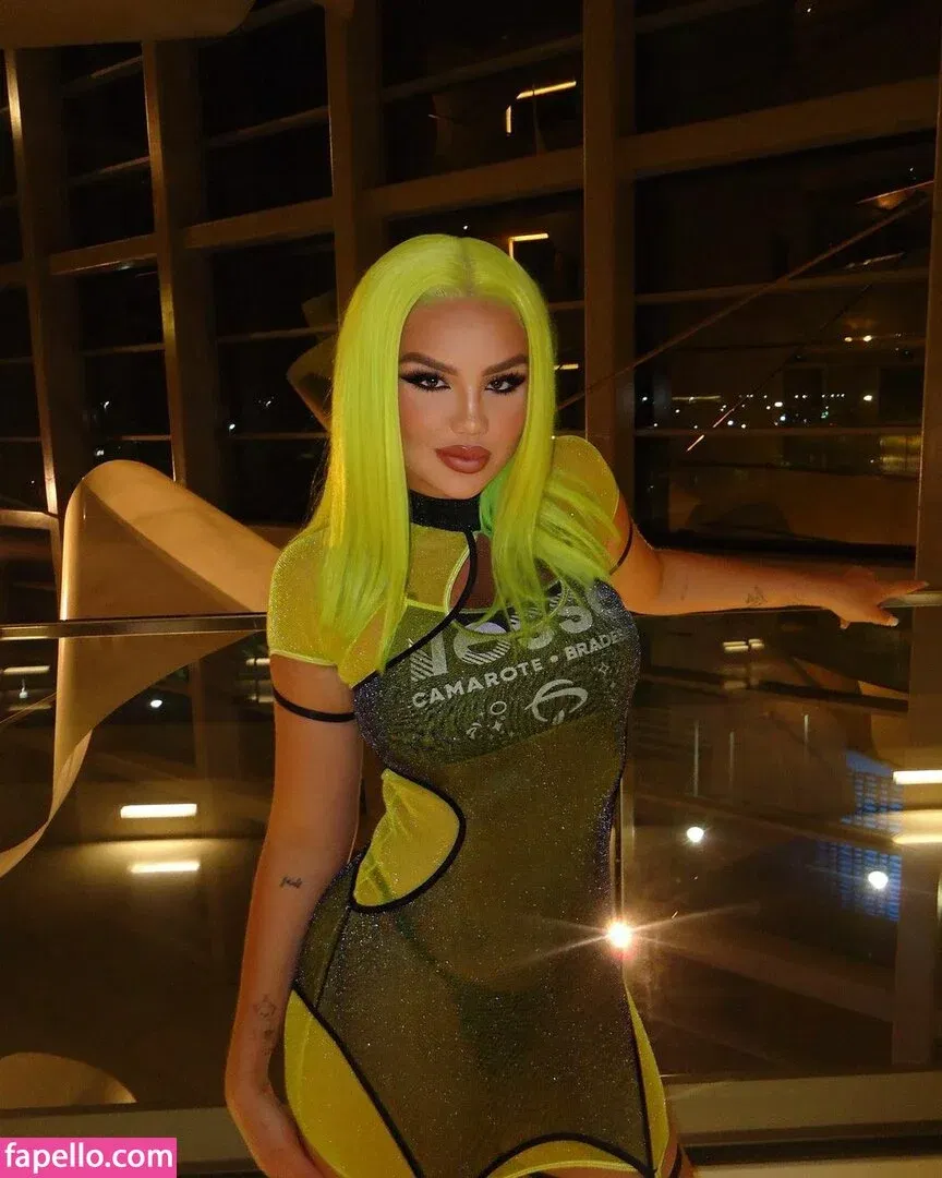 Vivi Wanderley / vivi / vivitarantino Onlyfans Photo Gallery 