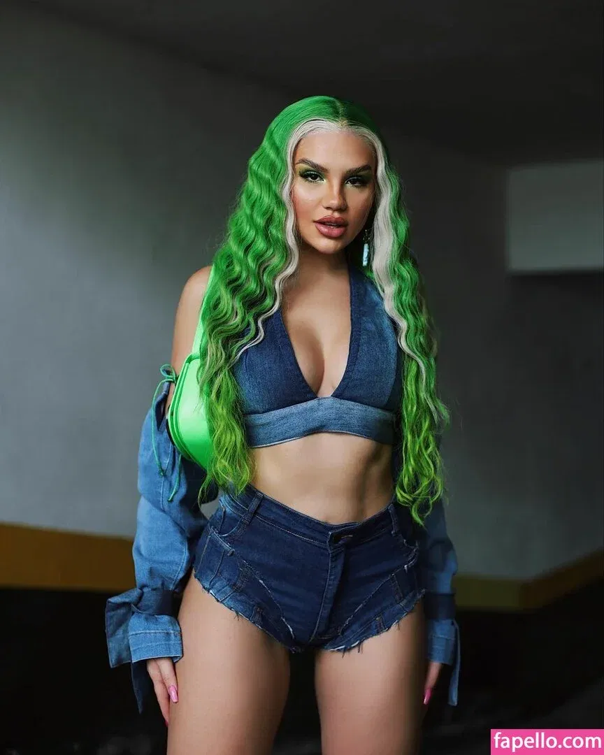 Vivi Wanderley / vivi / vivitarantino Onlyfans Photo Gallery 