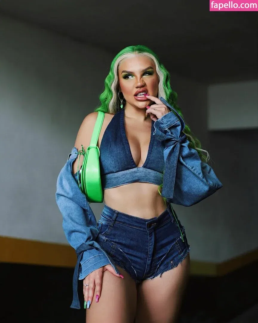 Vivi Wanderley / vivi / vivitarantino Onlyfans Photo Gallery 