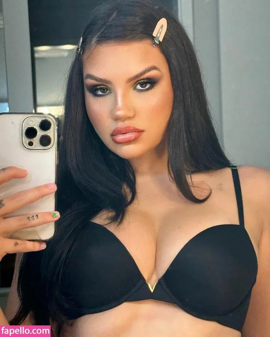 Vivi Wanderley / vivi / vivitarantino Onlyfans Photo Gallery 