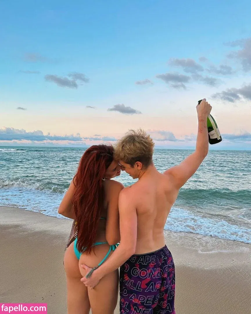 Vivi Wanderley / vivi / vivitarantino Onlyfans Photo Gallery 