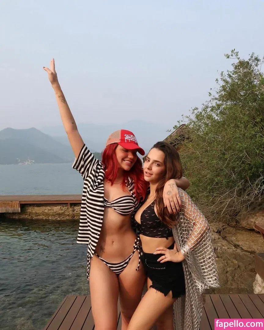 Vivi Wanderley / vivi / vivitarantino Onlyfans Photo Gallery 