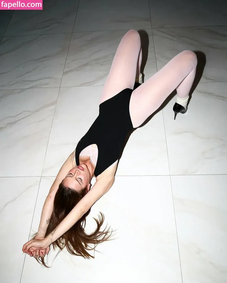 Vivi Wanderley / vivi / vivitarantino Onlyfans Photo Gallery 