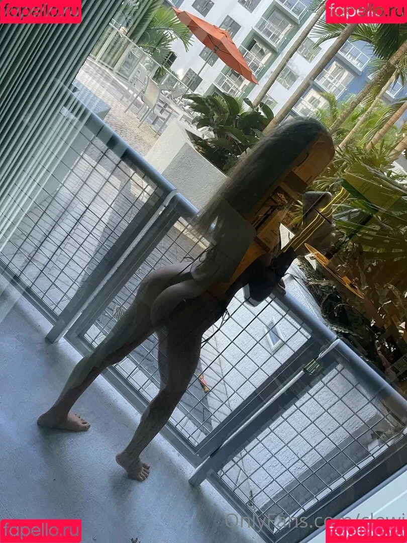 Cloe Greco / cloegreco / clowi Onlyfans Photo Gallery 