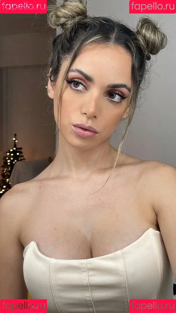 Cloe Greco / cloegreco / clowi Onlyfans Photo Gallery 