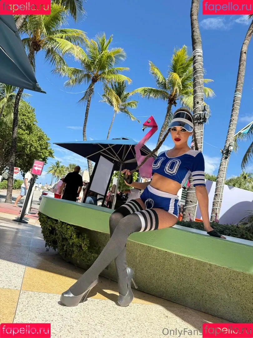 Cloe Greco / cloegreco / clowi Onlyfans Photo Gallery 