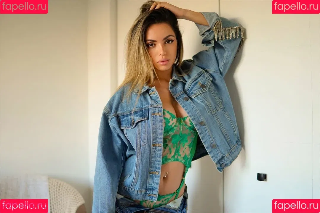 Cloe Greco / cloegreco / clowi Onlyfans Photo Gallery 