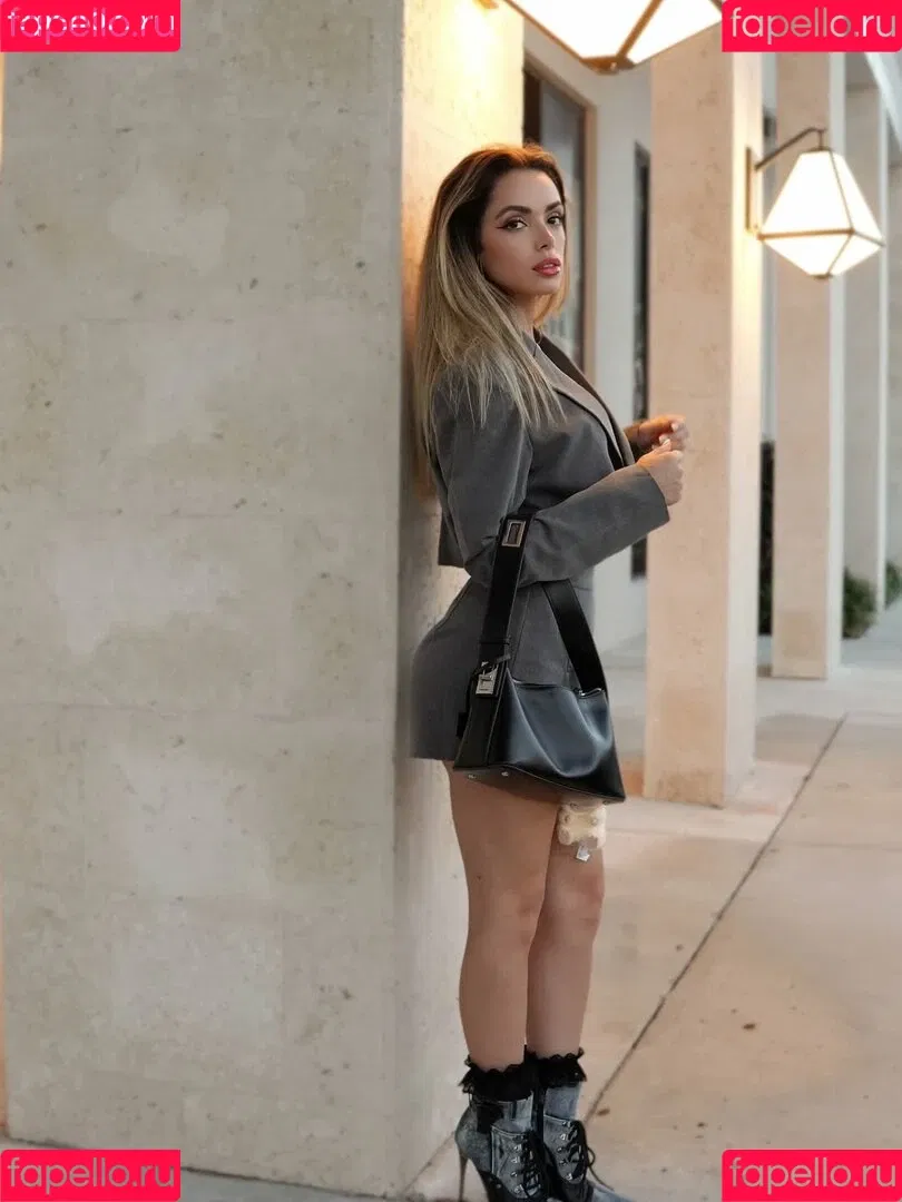 Cloe Greco / cloegreco / clowi Onlyfans Photo Gallery 