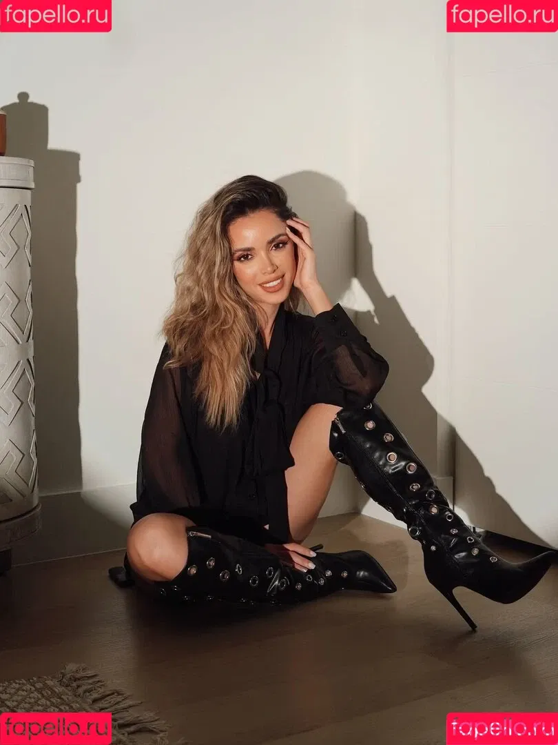 Cloe Greco / cloegreco / clowi Onlyfans Photo Gallery 