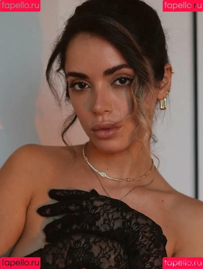 Cloe Greco / cloegreco / clowi Onlyfans Photo Gallery 