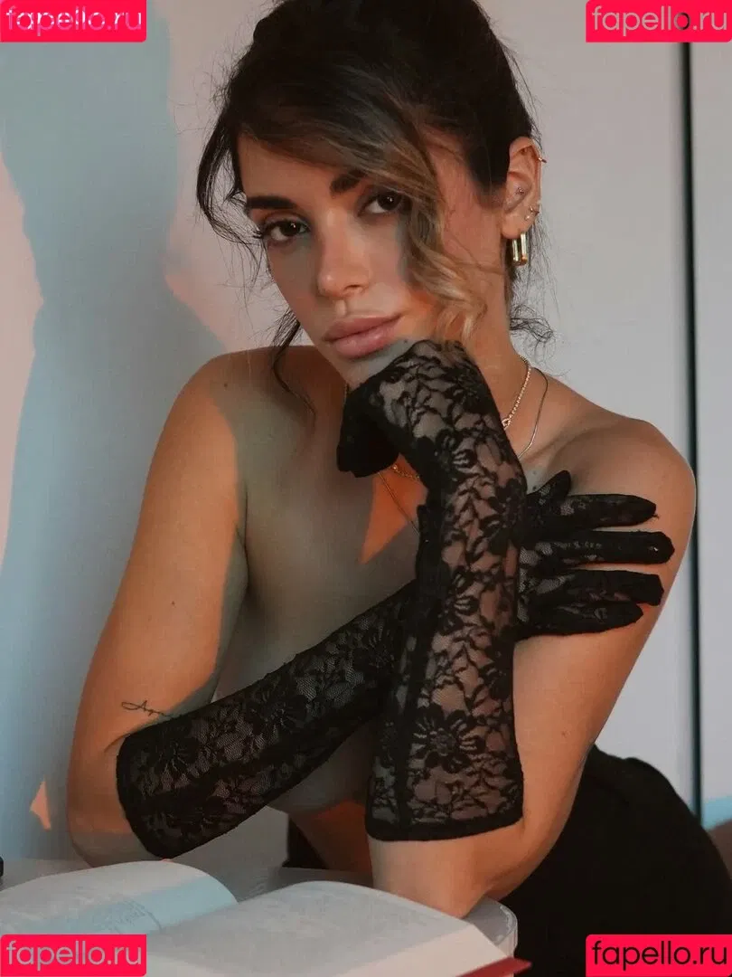 Cloe Greco / cloegreco / clowi Onlyfans Photo Gallery 