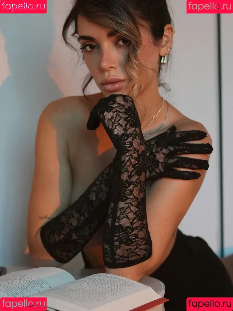 Cloe Greco / cloegreco / clowi Onlyfans Photo Gallery 