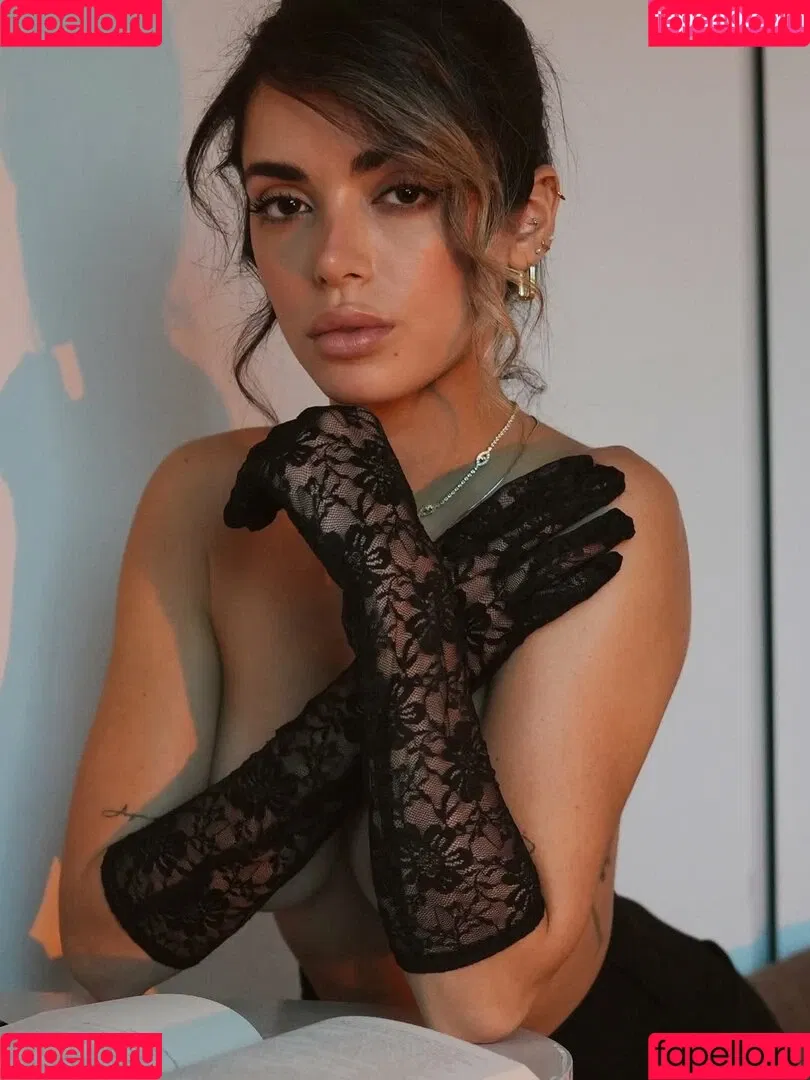 Cloe Greco / cloegreco / clowi Onlyfans Photo Gallery 