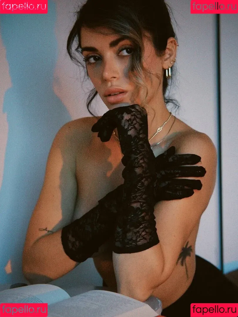 Cloe Greco / cloegreco / clowi Onlyfans Photo Gallery 