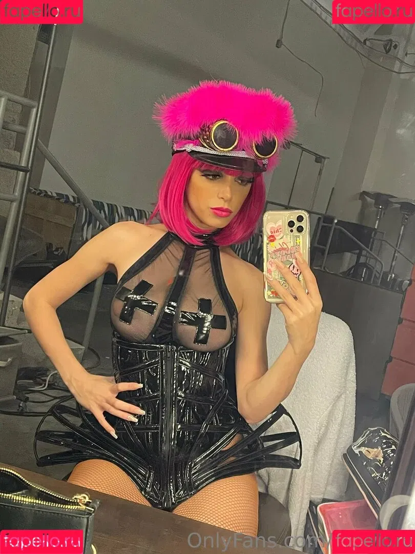Cloe Greco / cloegreco / clowi Onlyfans Photo Gallery 