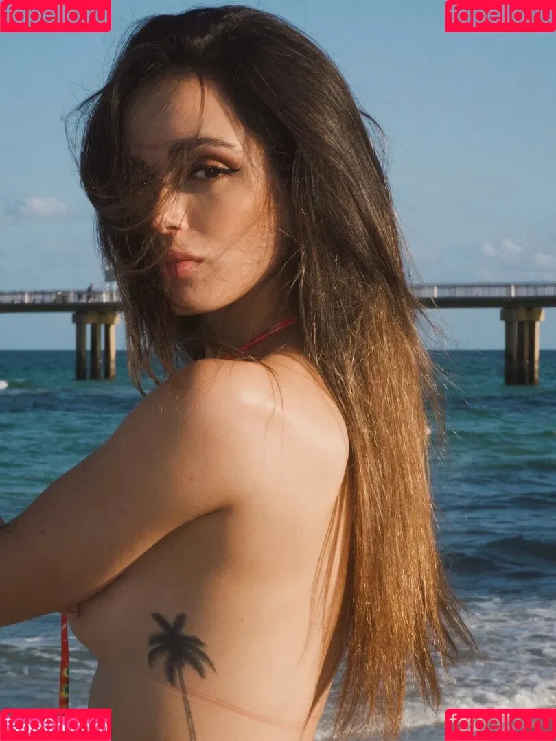 Cloe Greco / cloegreco / clowi Onlyfans Photo Gallery 