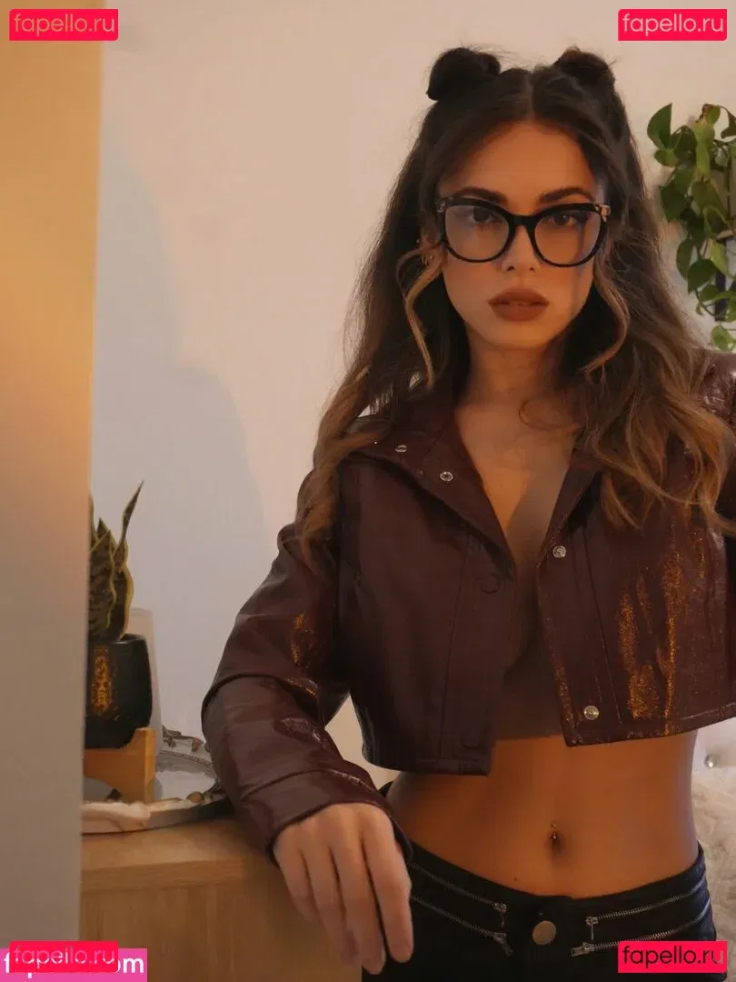 Cloe Greco / cloegreco / clowi Onlyfans Photo Gallery 