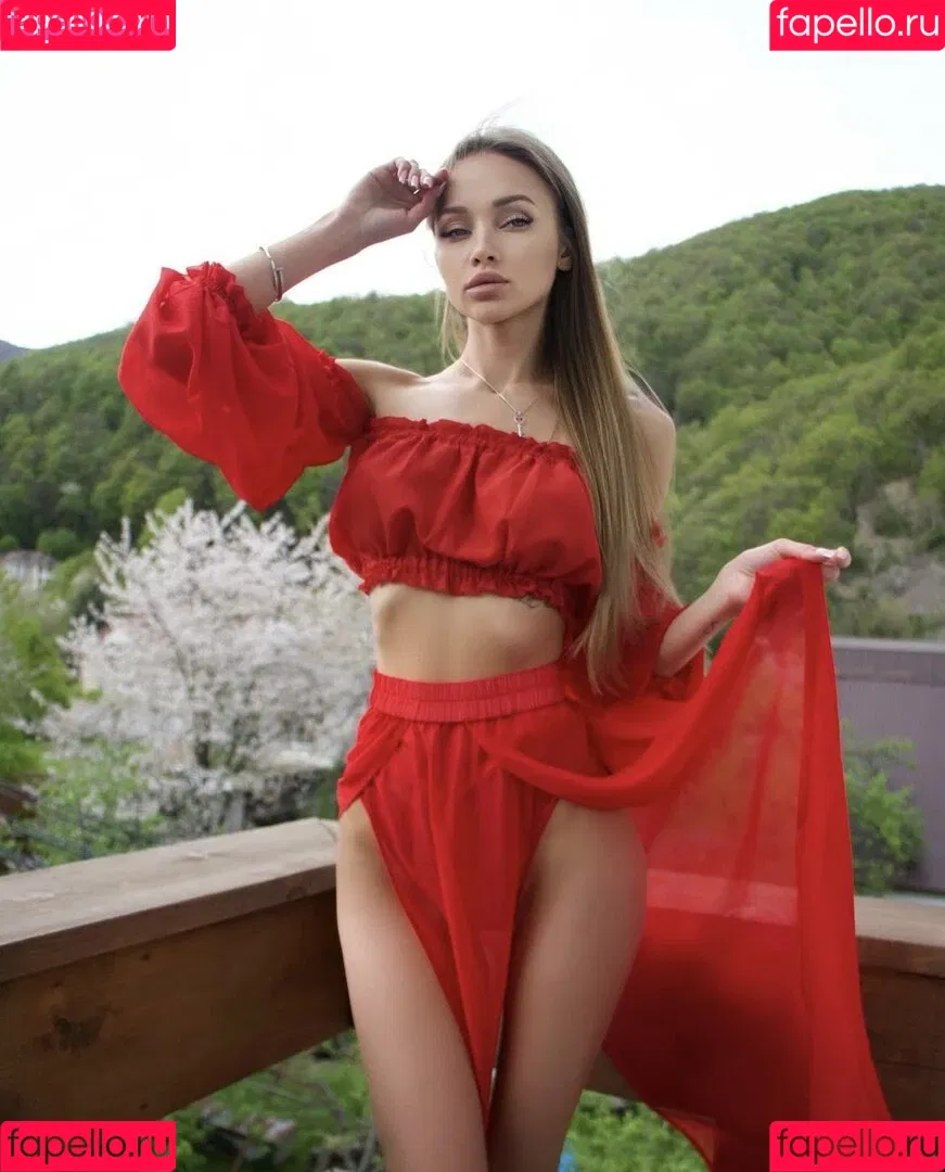 Yulchikbb / Yuliya Ekaterinburg Onlyfans Photo Gallery 