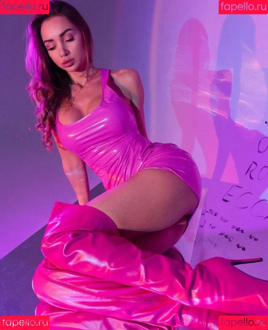 Yulchikbb / Yuliya Ekaterinburg Onlyfans Photo Gallery 