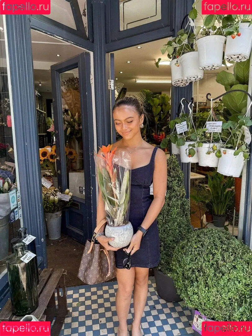 Bianca Bustamante / Racerbia Onlyfans Photo Gallery 