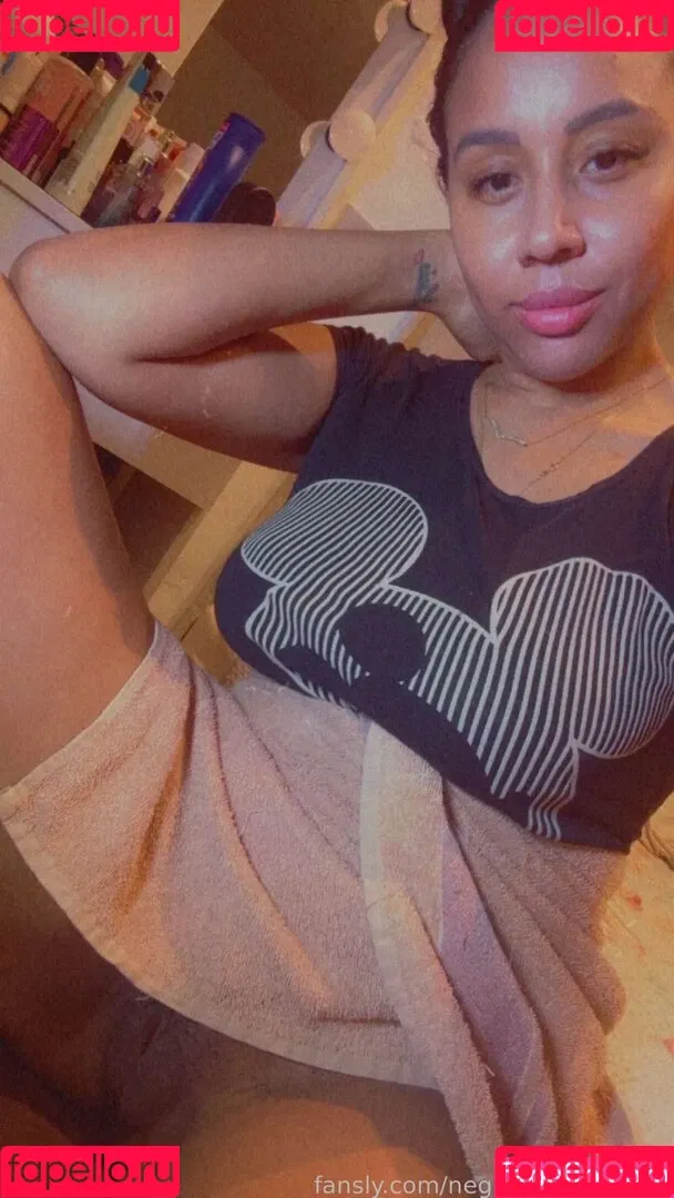 dshewaspretty / negrapomposa_30 Onlyfans Photo Gallery 