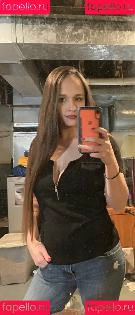 halesfyi / msstealyagirl Onlyfans Photo Gallery 