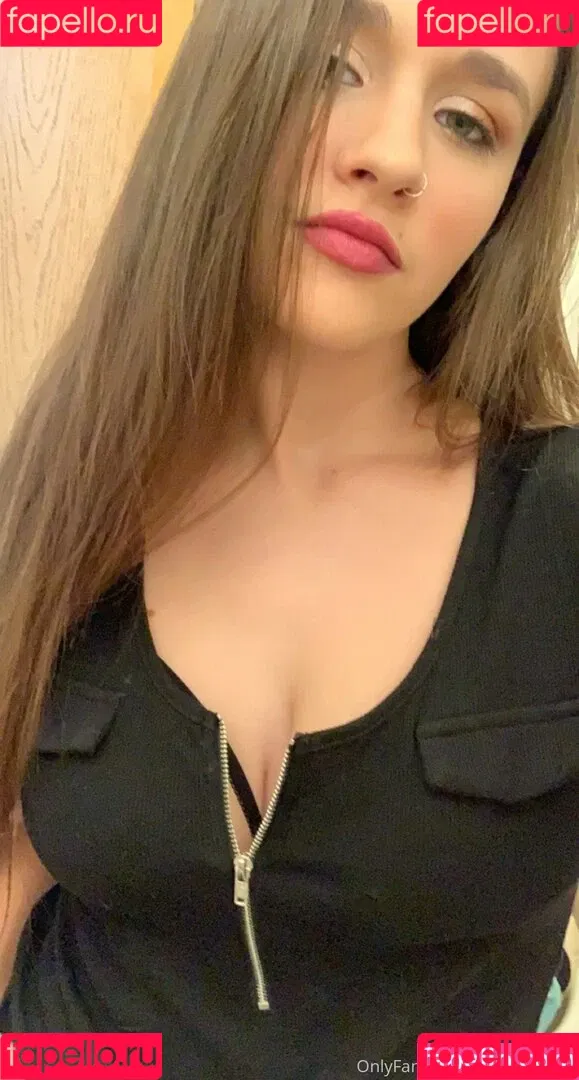 halesfyi / msstealyagirl Onlyfans Photo Gallery 