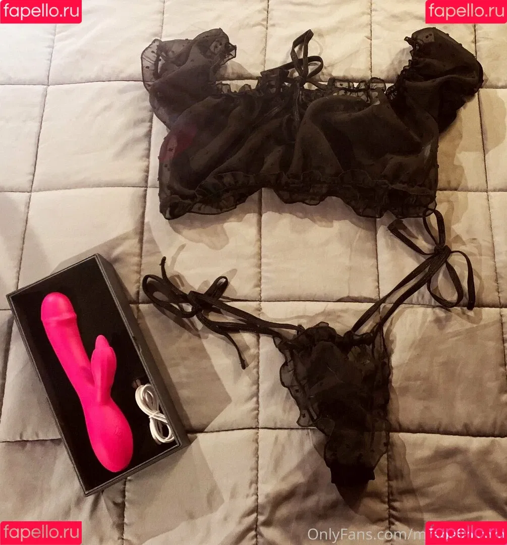 halesfyi / msstealyagirl Onlyfans Photo Gallery 