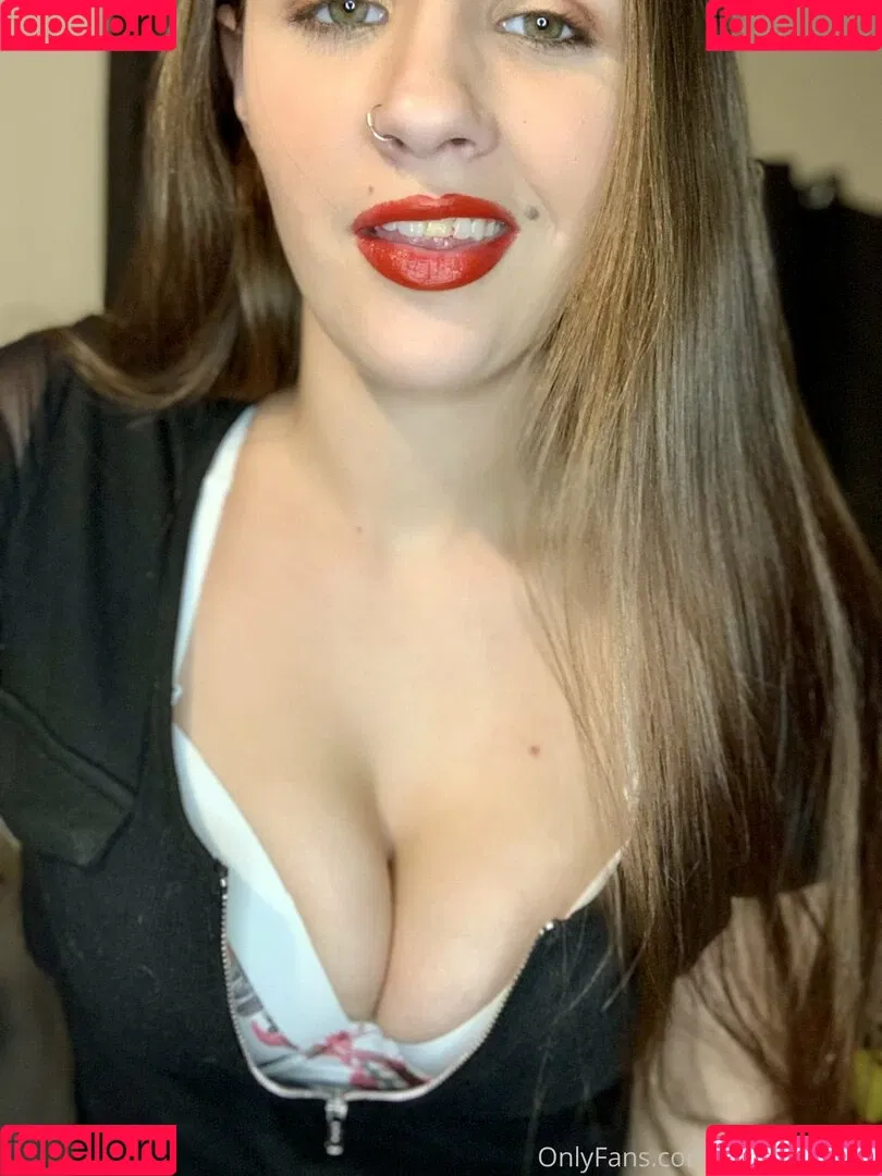 halesfyi / msstealyagirl Onlyfans Photo Gallery 