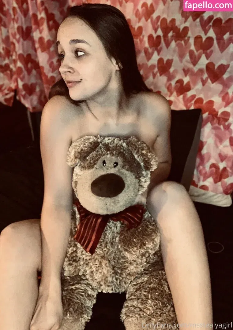 halesfyi / msstealyagirl Onlyfans Photo Gallery 