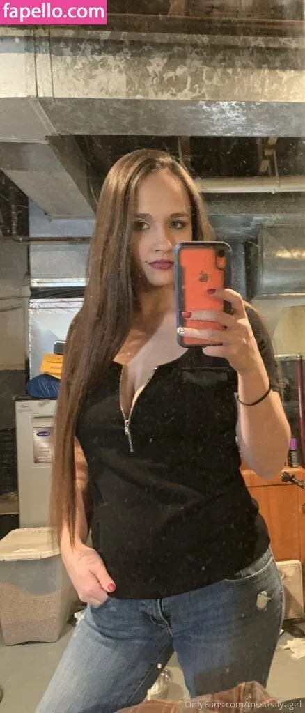 halesfyi / msstealyagirl Onlyfans Photo Gallery 
