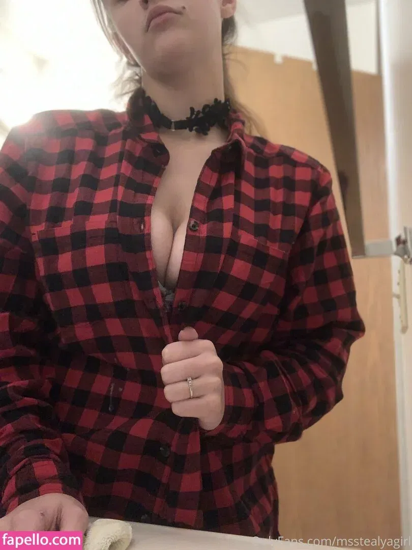 halesfyi / msstealyagirl Onlyfans Photo Gallery 