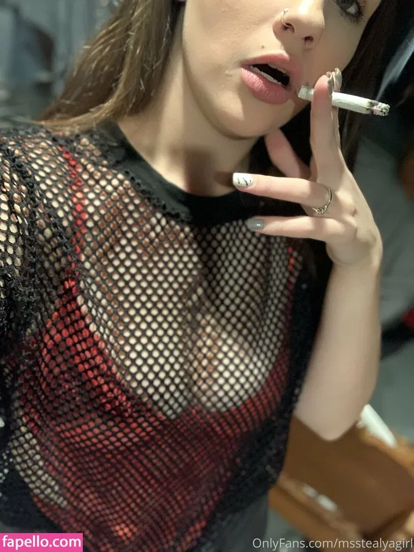 halesfyi / msstealyagirl Onlyfans Photo Gallery 