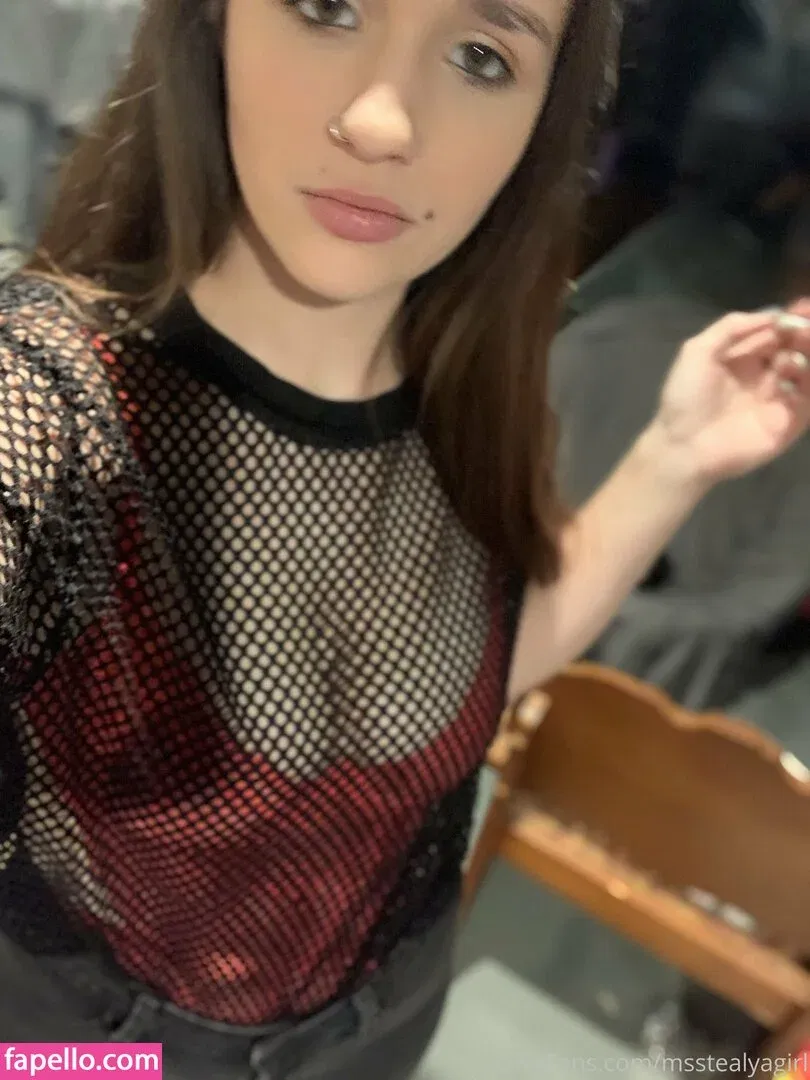 halesfyi / msstealyagirl Onlyfans Photo Gallery 