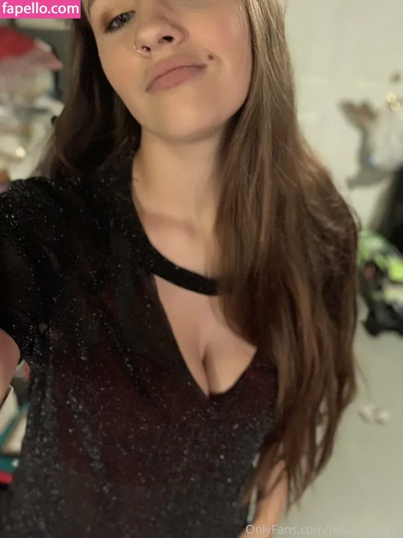 halesfyi / msstealyagirl Onlyfans Photo Gallery 